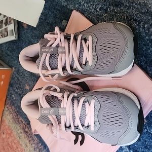 Womens Size 7 Asics Sneakers